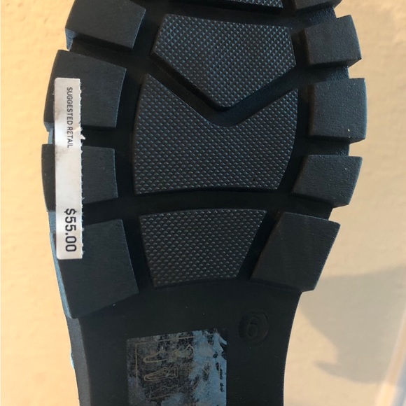 Just fab
Candide-Platform-Chelsea-Boot
Size: 6 - Picture 5 of 7